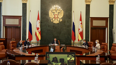 Полпред Николай Цуканов провел совет по готовности школ к учебному году