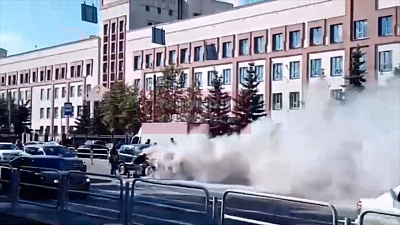 Машина загорелась рядом со зданием Областного суда