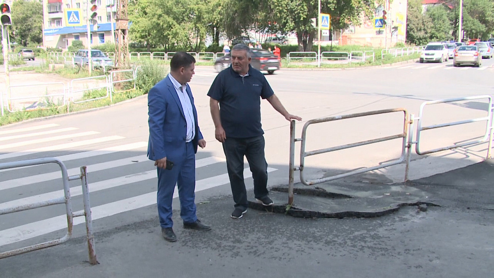 Евгений Субачев инспектирует работы по благоустройству