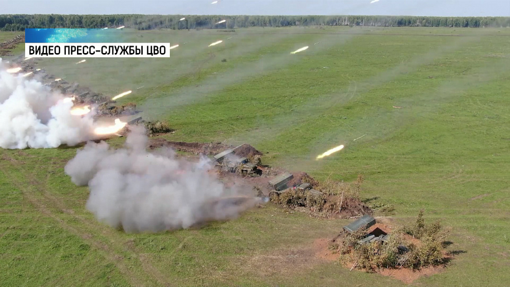 На полигоне под Чебаркулём прогремели взрывы и залпы боевых орудий
