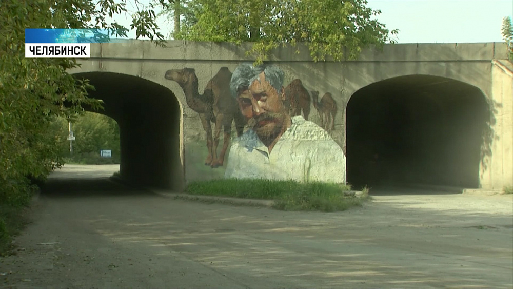 Портрет Верещагина появился на железнодорожном мосту