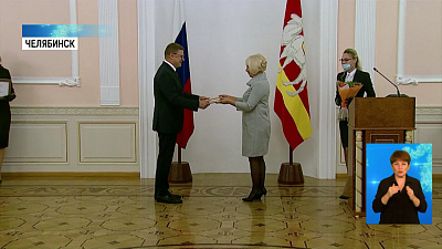 Губернатор наградил соцработников