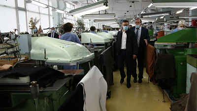 Алексей Текслер поручил проработать меры поддержки для обувной промышленности региона