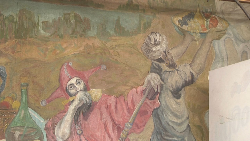 25 лет старгородцы восхищаются настенной росписью гастронома