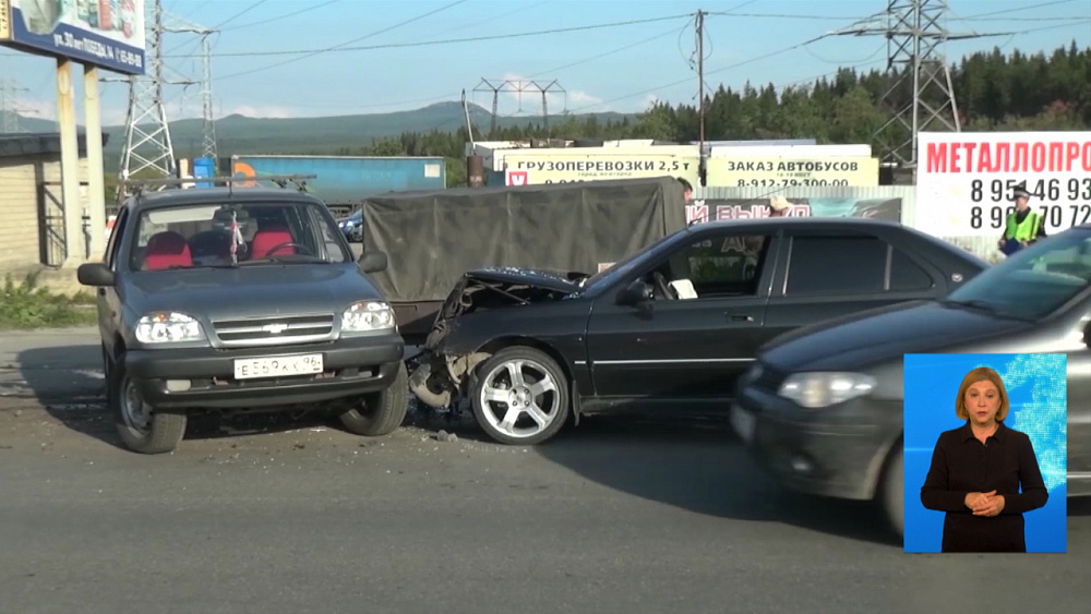 В Миассе девятилетний мальчик на самокате попал под машину.