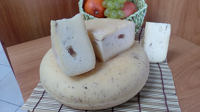 Сыроварня «Деревенька» пожаловалась на прессинг госструктур