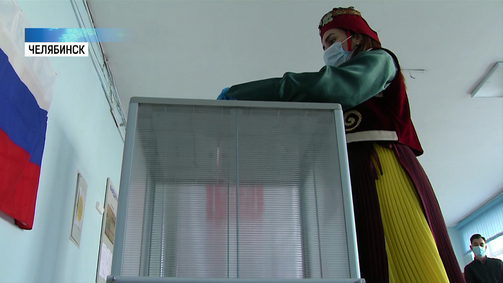 На выборы приходят в национальных костюмах