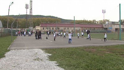 Юные футболисты Миасса 13-й год играют в «локобол»