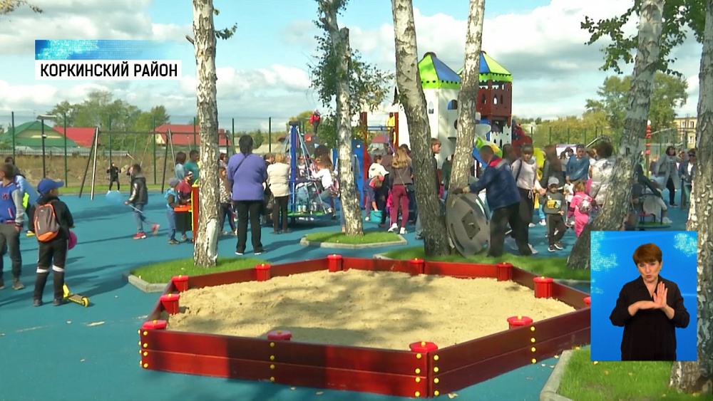 Открыли крупнейшую детскую площадку в регионе