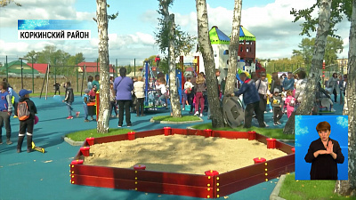 Открыли крупнейшую детскую площадку в регионе