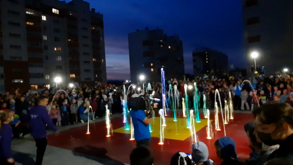 Первый световой фонтан торжественно открыли в Миассе