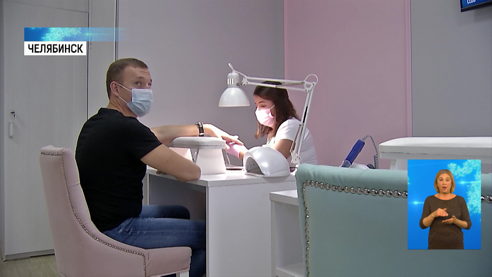 В Челябинске в моду вошел мужской маникюр