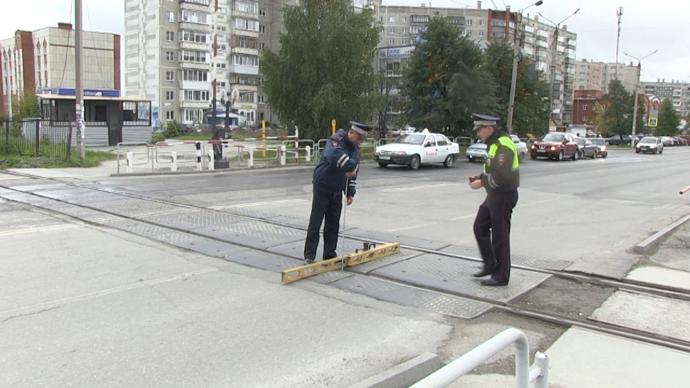 Водителям напомнили, как правильно пересекать железнодорожные пути