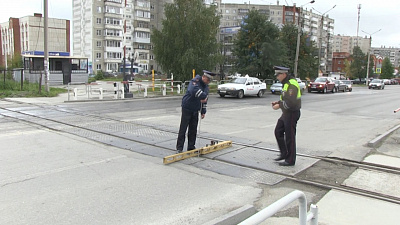 Водителям напомнили, как правильно пересекать железнодорожные пути