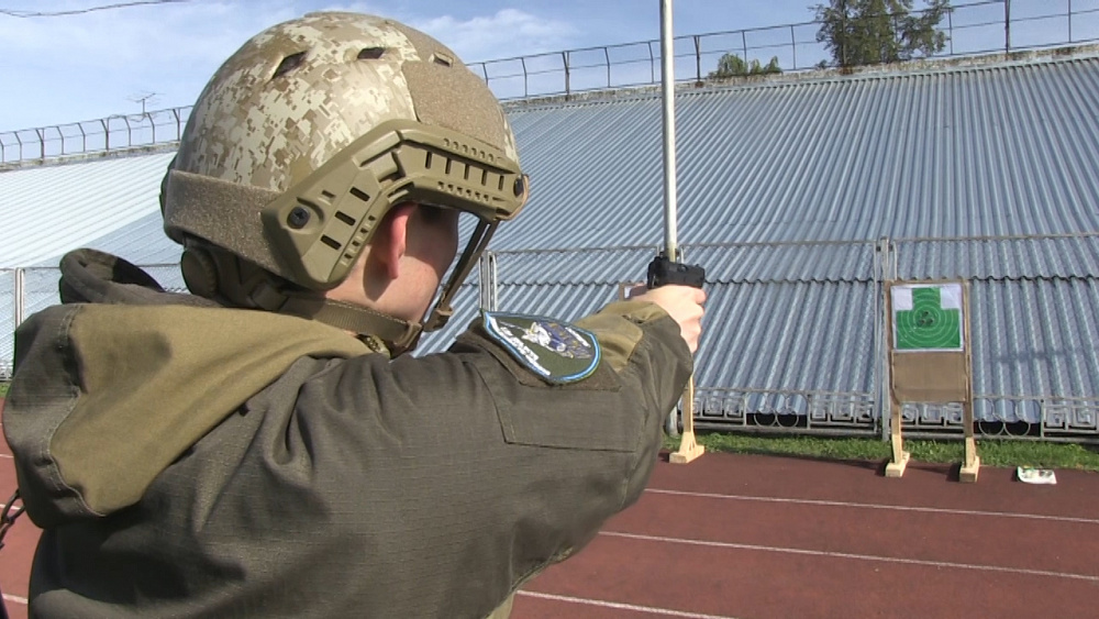 Школьники пробежали военизированную эстафету