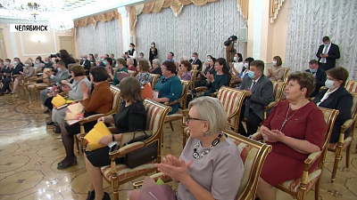 Губернатор наградили лучших медиков региона