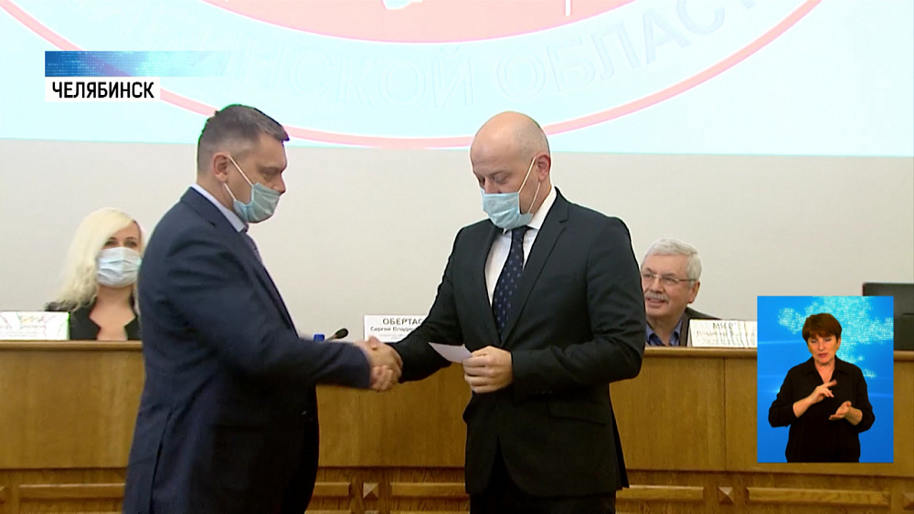 Законодателям выдали мандаты