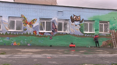 Фасад детской поликлиники украсит «сказочный лес»