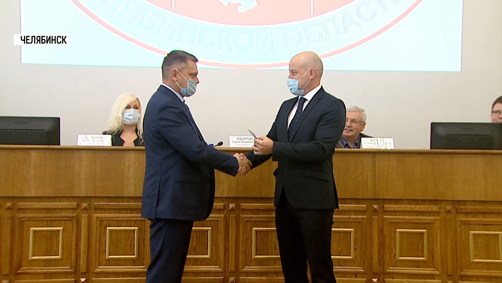 Законодателям выдали мандаты