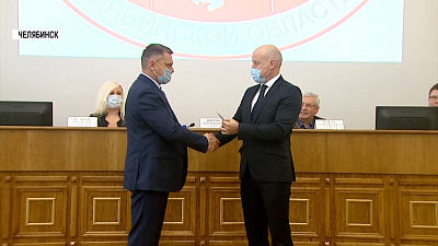 Законодателям выдали мандаты