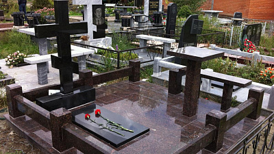 Мемориальные комплексы из гранита: для чего нужны, преимущества, как заказать