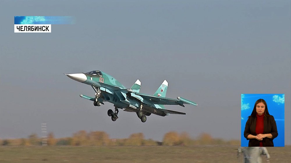 Молодые экипажи учатся летать на истребителях