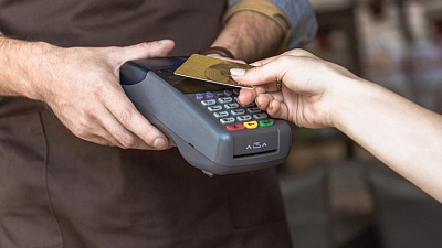 Россия вошла в пятерку стран, которые отказываются от наличных расчетов