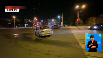 В центре Челябинска машина такси попала в серьезное ДТП
