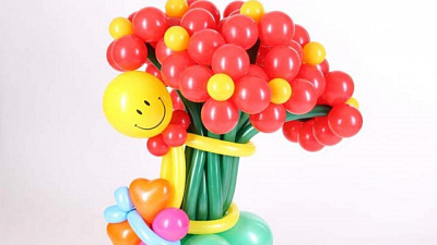 Необычное оформление праздника цветами из шаров