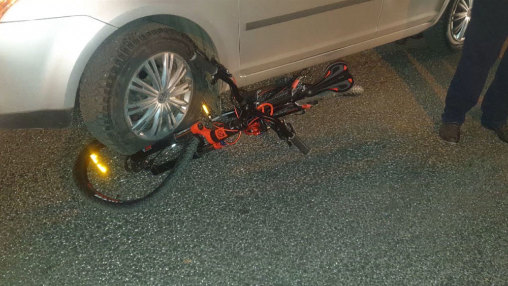 В Челябинске легковушка сбила велосипедистку