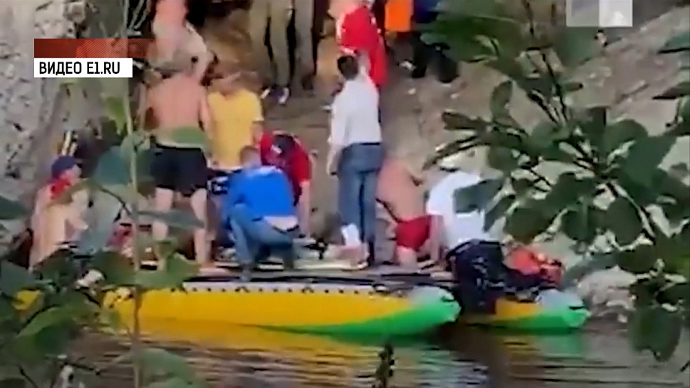 Девушке, упавшей со скалы, оплатят лечение