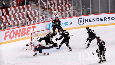 «Трактор» обыграл «Нефтехимик» и одержал третью победу подряд. Фоторепортаж