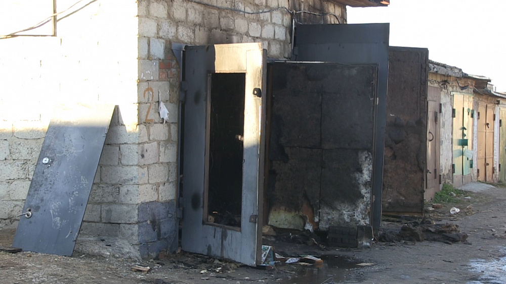 В Миассе сгорел гараж