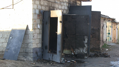 В Миассе сгорел гараж