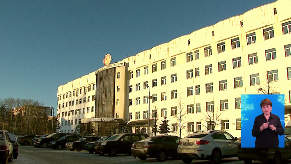 Пострадавшую от дерева перевели в обычную палату