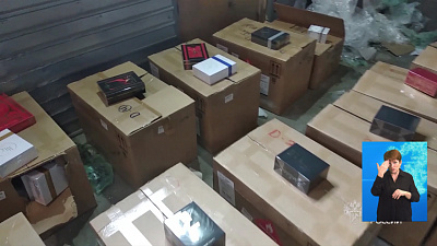 Больше тысячи флаконов с ароматами известных брендов чуть не попали в Челябинскую область