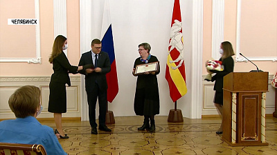 Медики получили награды за борьбу с ковидом