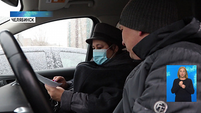 Волонтёр развозит врачей в Челябинске