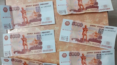 Оперативное видео предполагаемого сбыта фальшивых денег