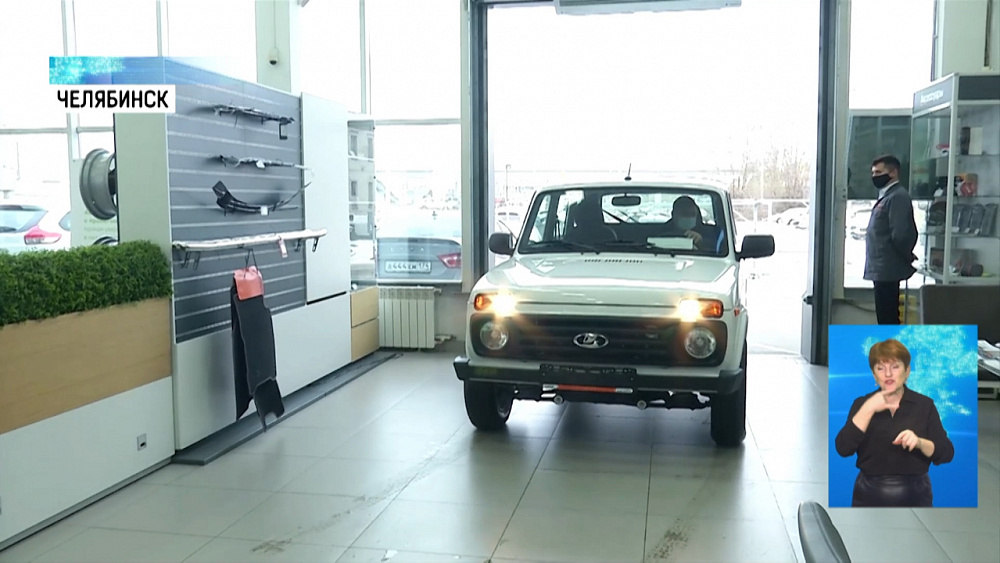 Южноуральским больницам подарили 10 машин