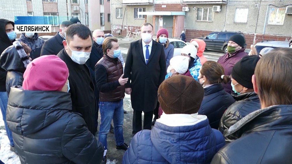 На ЧМЗ асфальт уложили в снег