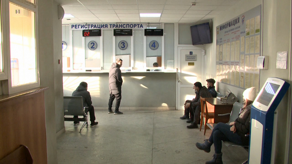 Российские автовладельцы перешли на электронные ПТС