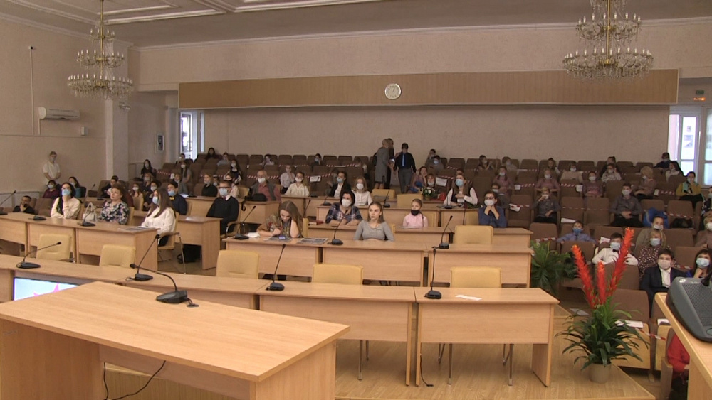 Лучших жителей Миасса наградили на премии Главы Округа