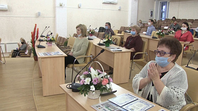 Работников социальной сферы наградили премией Собрания Депутатов Миасса