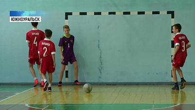 Южноуральцы победили в турнире по мини-футболу