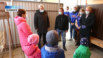 Многодетные семьи получили продуктовые наборы