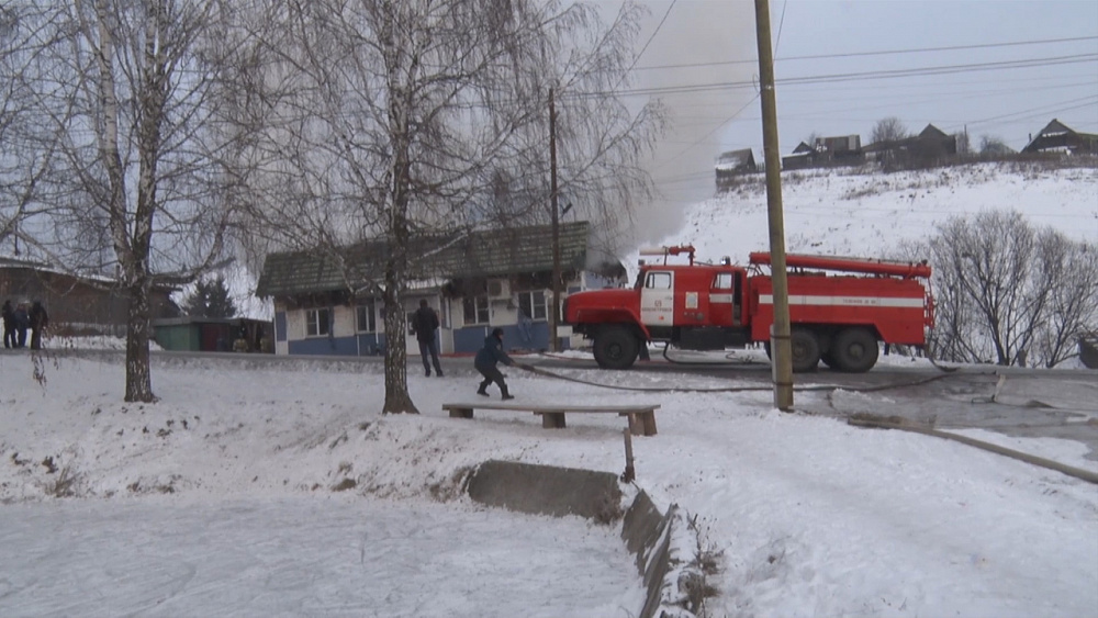 В Нязепетровске загорелся магазин