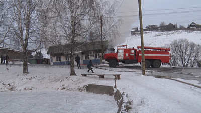 В Нязепетровске загорелся магазин