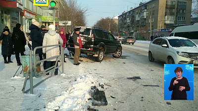 Легковушка влетела в толпу людей