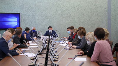 Заксобрание Челябинской области взяло на контроль цены в аптеках Заксобрание Челябинской области взяло на контроль цены в аптеках